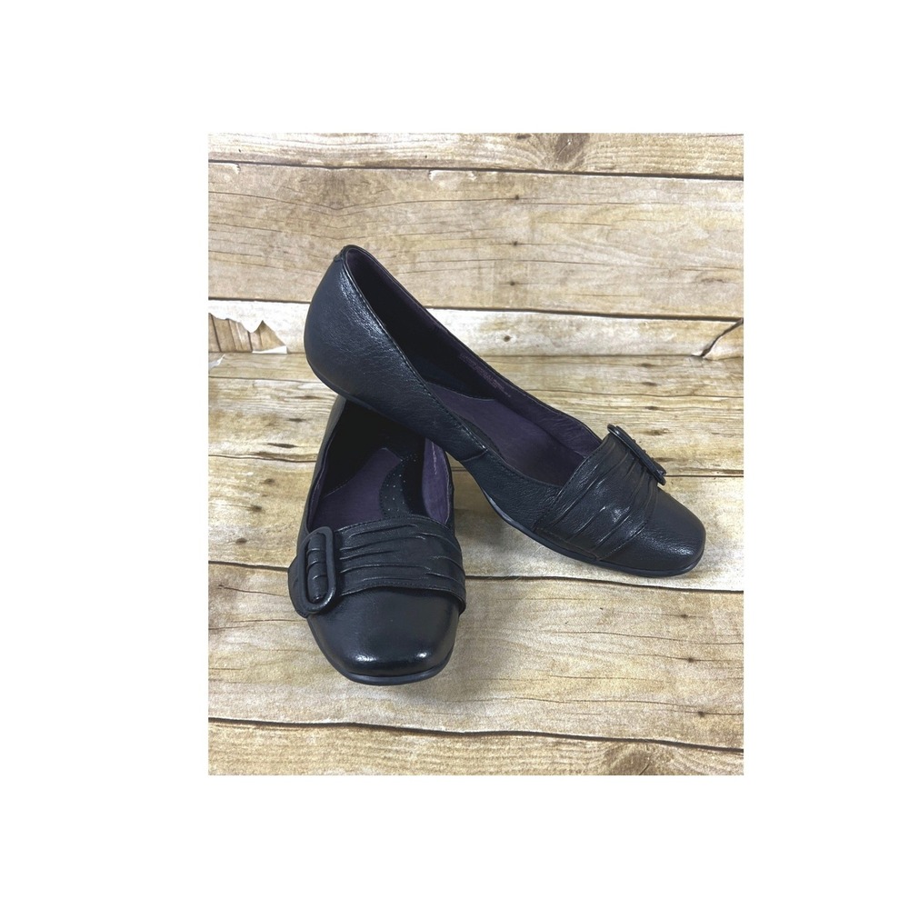 Born Black Leather Pleated Buckle Ballet Flats Shoes Womens Size 8 1/2  M